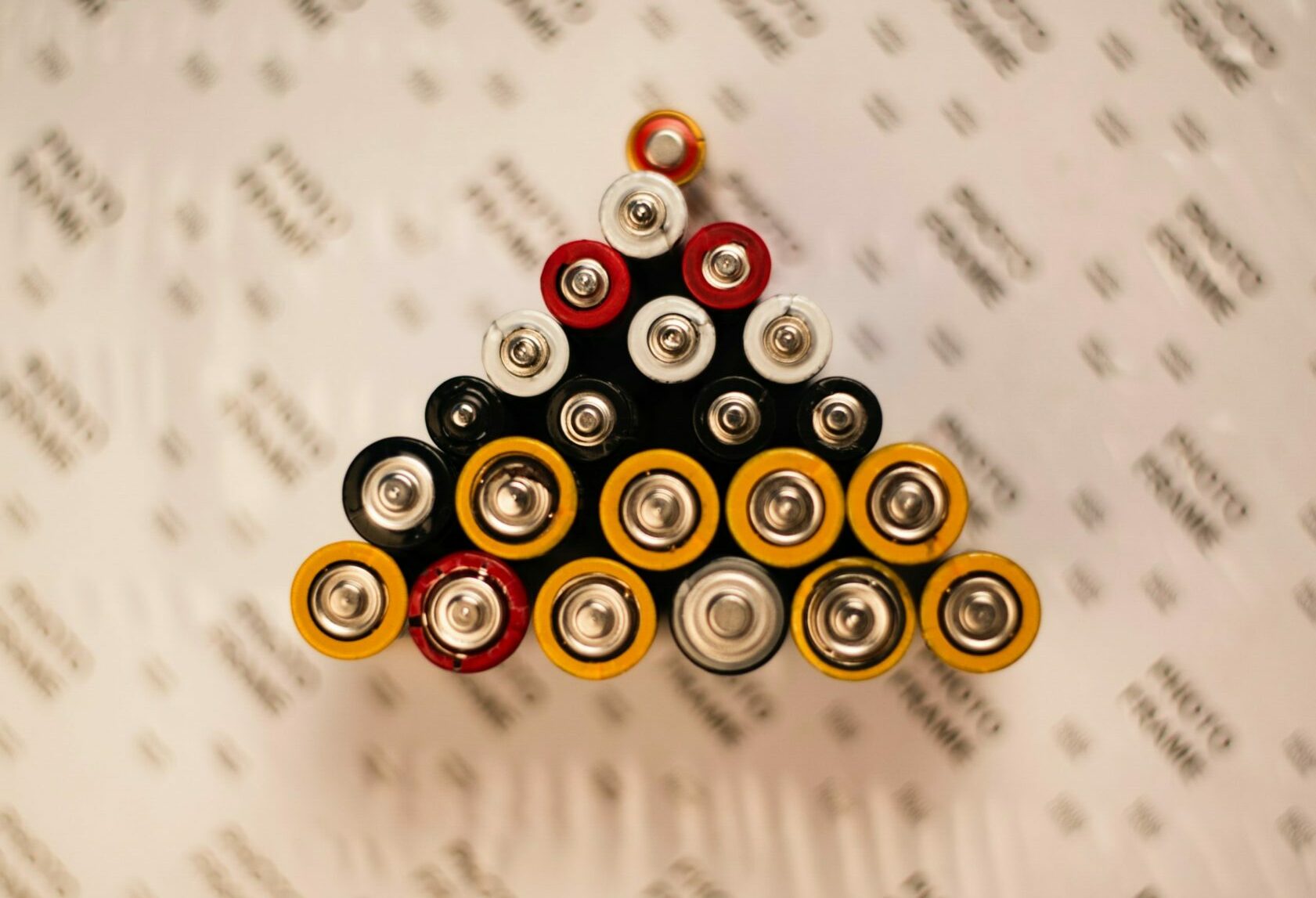 Mehr über den Artikel erfahren Batterieunterweisung gem. IATA-DGR 1.6 bzw. ADR/IMDG-Code 1.3